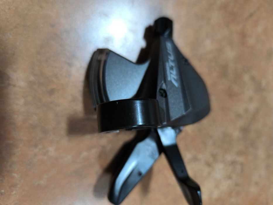 Manete Shimano Altus SL‑M370 9V – direita (câmbio traseiro)