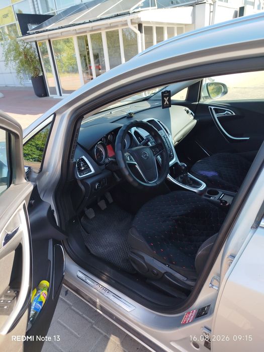 Продаю Opel Astra Sports 2011