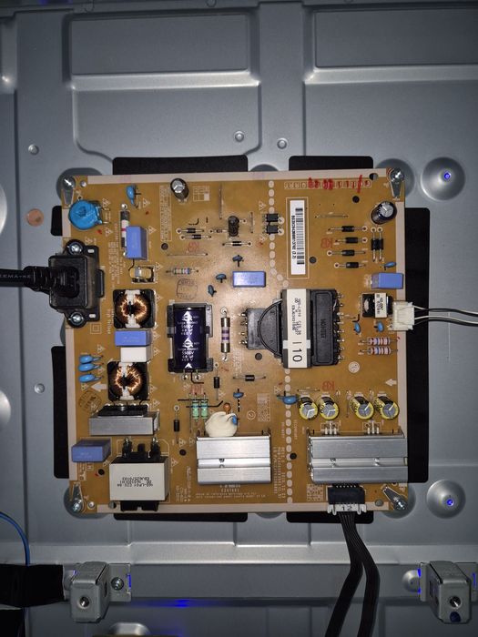 LG Smart TV Webos 4K UHD 43" completa para peças ou reparar