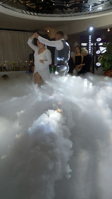 Важкий дим, холодні вогні , конфеті на перший танець молодих.Львів+обл