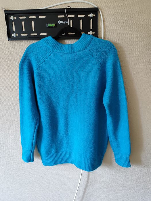 Теплий блакитний пуловер