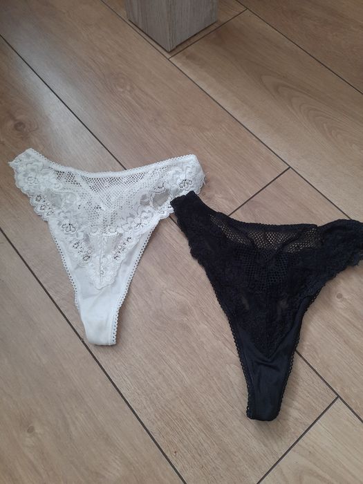 2 pary stringów czarne i białe marks&Spencer 40 uk 12
