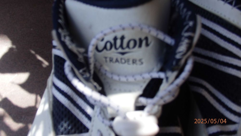 Buty sportowe męskie firmy Cotton Traders rozmiar 43.