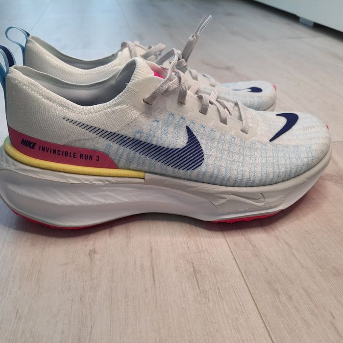 Оригінальні чоловічі кросівки Nike INVINCIBLE 3 DR2615-105