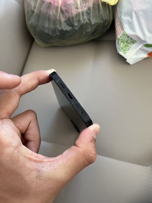 Продам Iphone 12 /64 В хорошем состояние