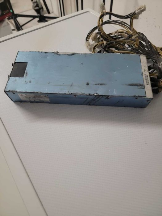 Fonte de Alimentação para Mineração APLUSPOWER 12V 140A (com Cabos) - Motivo: Mudança