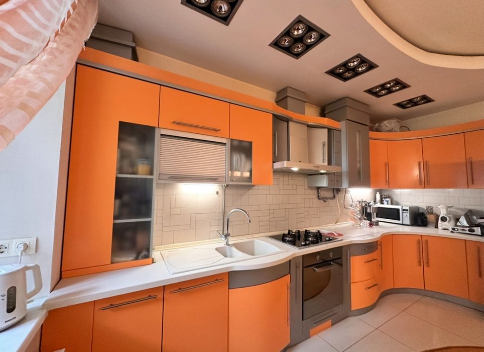 Продаж 3-кімнатної квартири 160 м.кв., вул О. Олеся