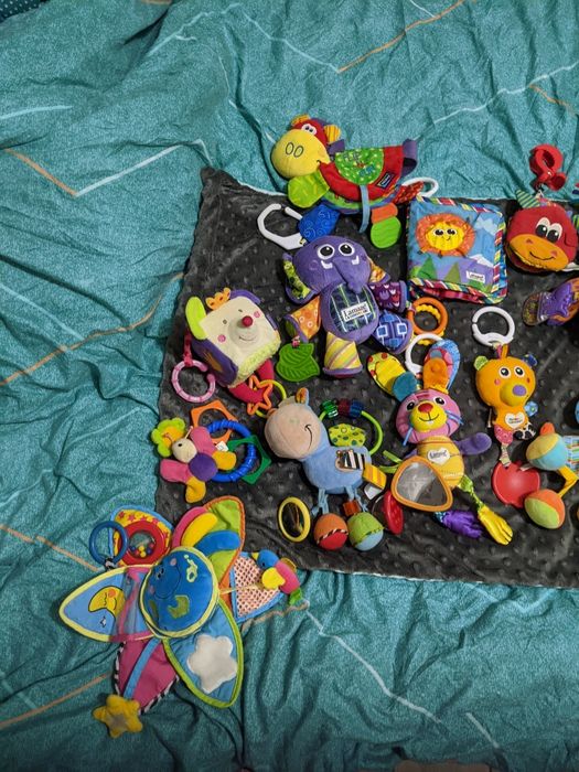 Дитячі іграшки для найменших)