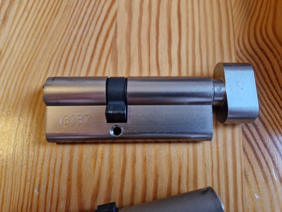 Wkładki do drzwi Delta