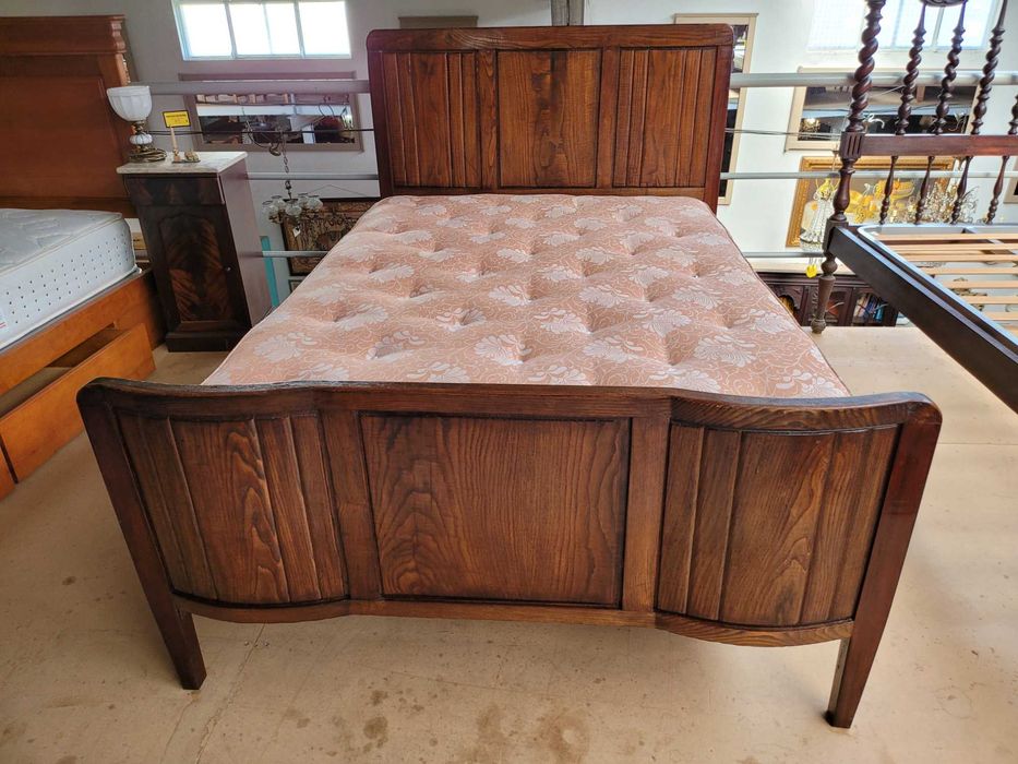 Cama antiga com estrado e colchão - Muito bom estado geral