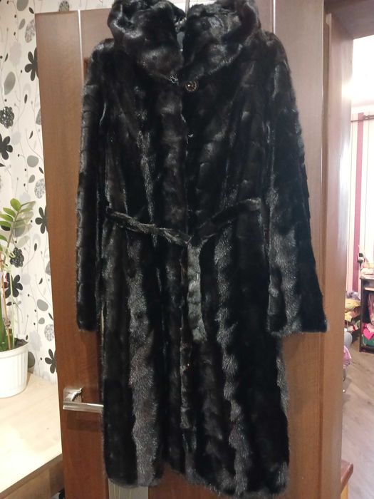 Чорна норкова шуба,в гарному стані