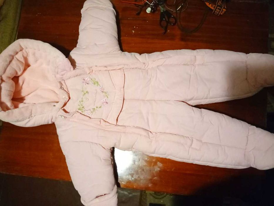 Комбинезон теплый детский на девочку.