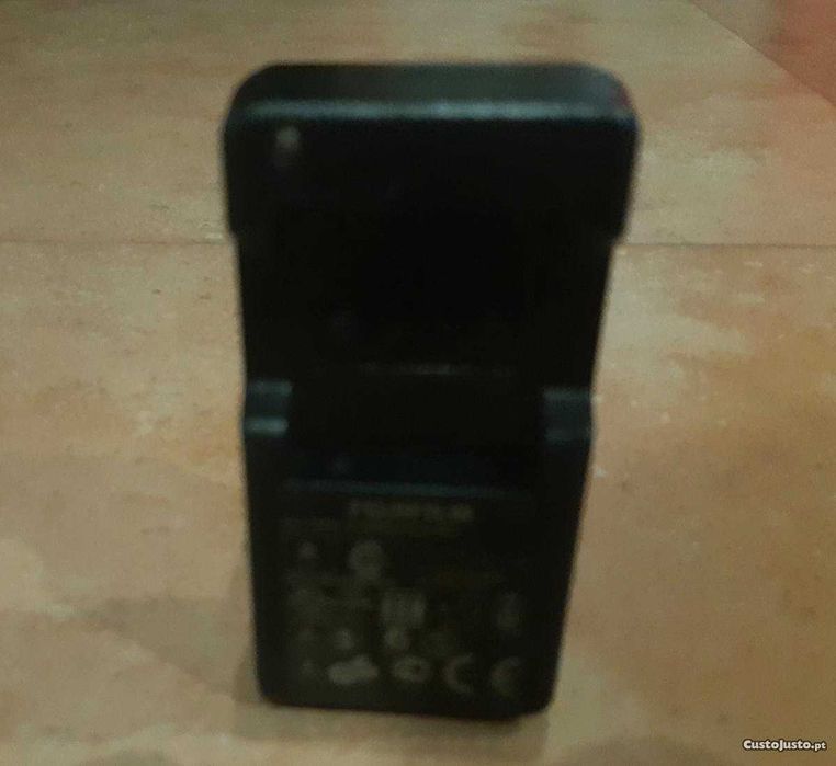 Câmara fotográfica marca FUJIFILM como nova de 14 MEGAS Pixels