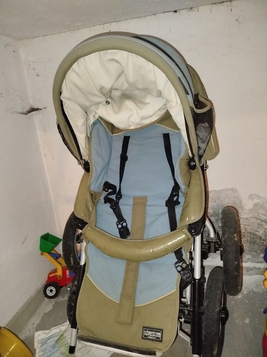 Wózek dziecięcy cztery koła