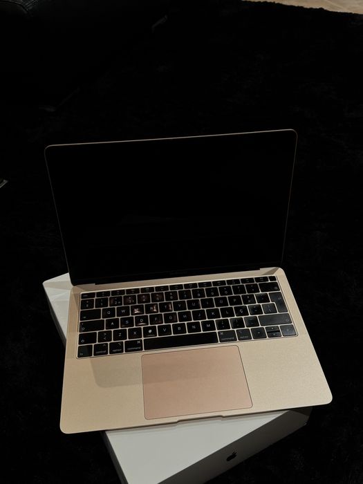 MacBook Air 13” 2019 Gold | i5 | 8GB RAM