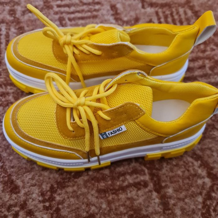 Кроссовки  новые