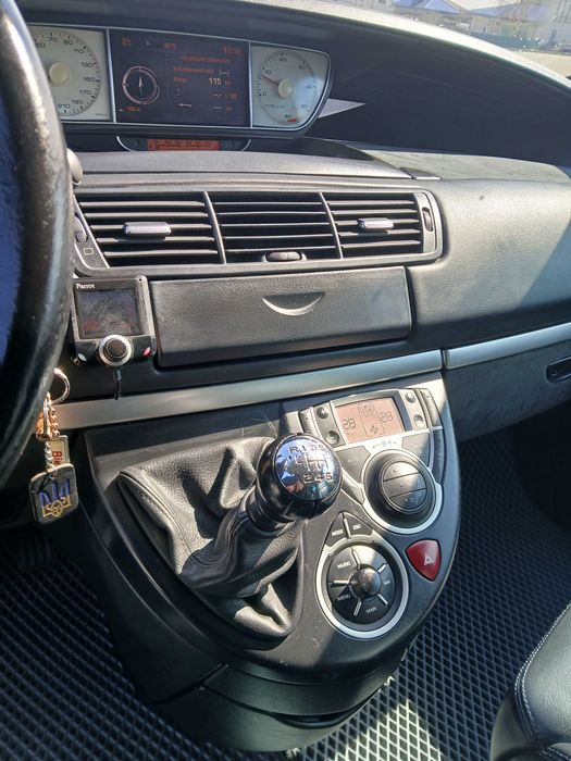 Автомобіль мінівен