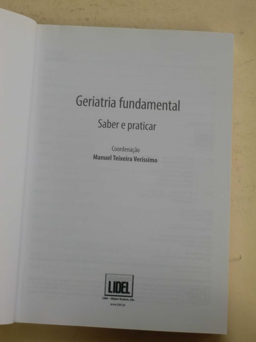 Geriatria Fundamental
Saber e Praticar
de Manuel Teixeira Veríssimo