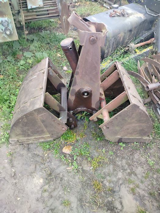 Sprzedam chwytaki do ładowacza cyklop