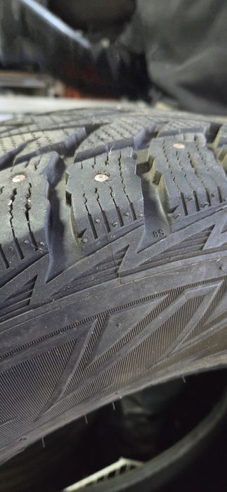 Продам шини шипование