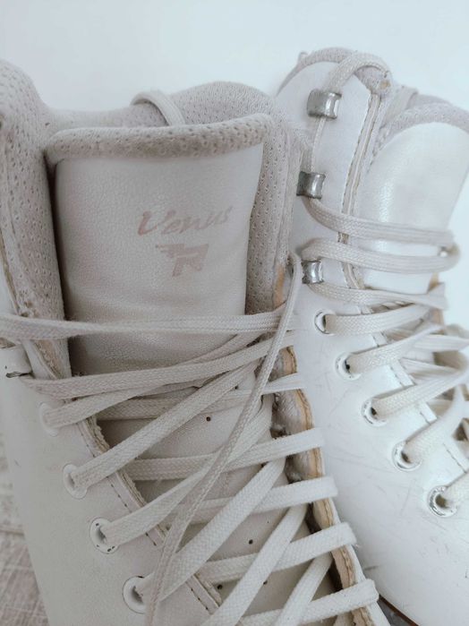 Łyżwy figurowe Risport Venus 220