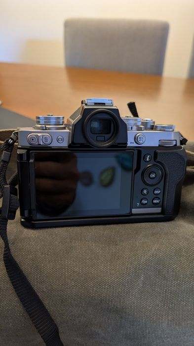 Nikon zfc com 2 lentes e extras