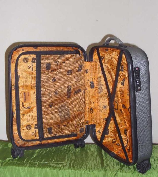 Чемодан пластиковый брендовый GABOL, 4 колеса, 48Х39Х19 см.