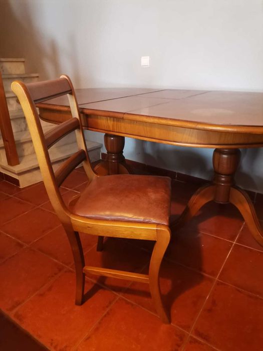 mesa de jantar, extensível e 6 cadeiras em madeira maciça