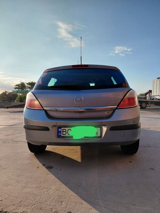 Opel Astra H 2004  1,4 бензин
