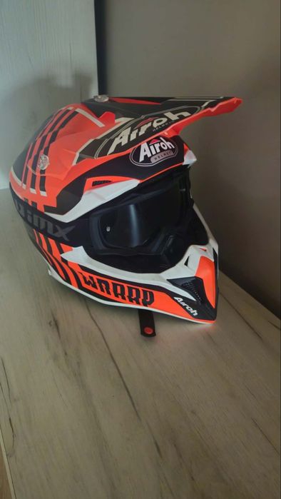 Kask crossowy Airoh Twist – czerwono-czarno-biały | Stan bardzo dobry | 450 zł