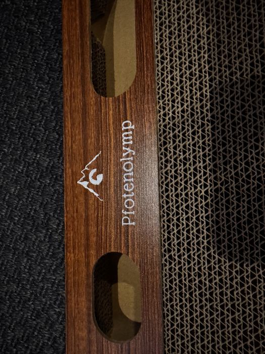 Arranhador interativo para gatos