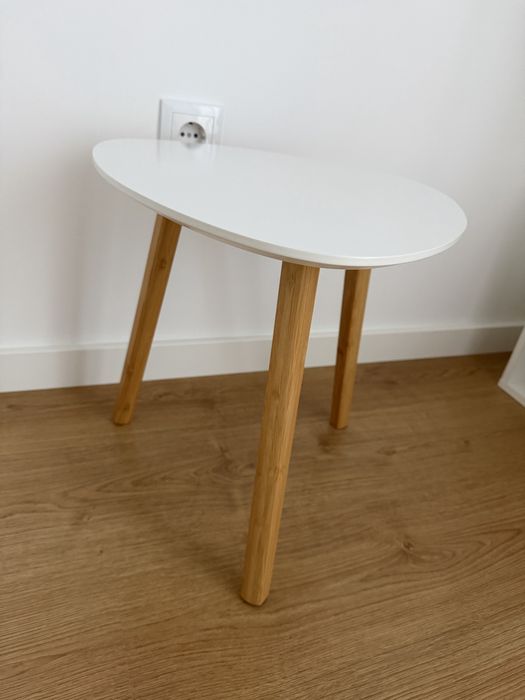 Mesa de apoio tampo branco