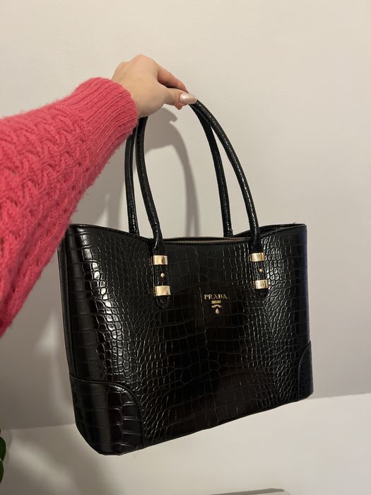 Czarna torebka eko skora na ramie PRADA butik