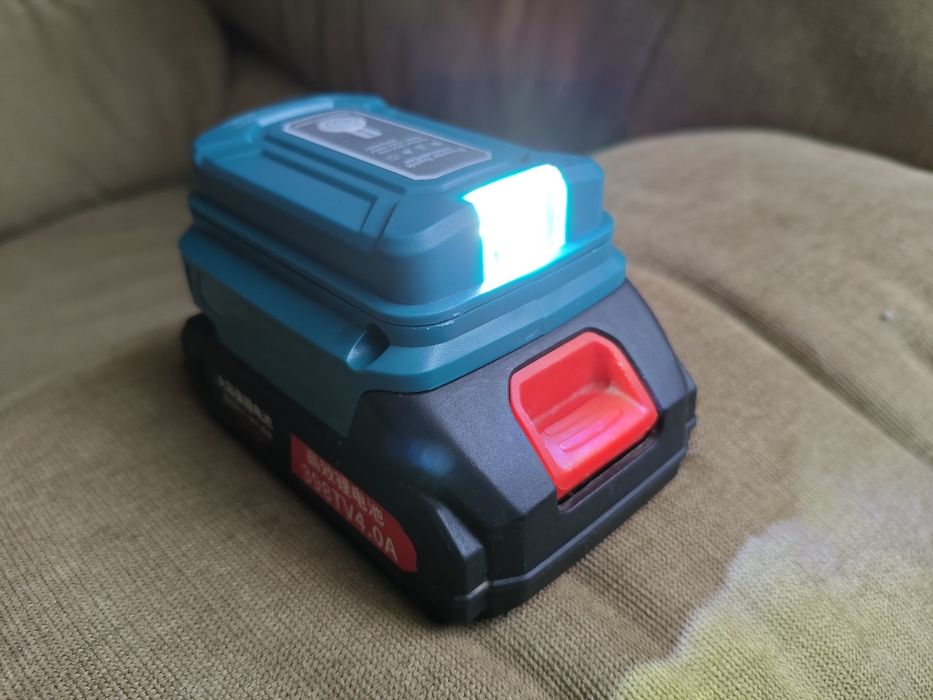 Адаптер Power Bank для аккумулятора Makita 18V / 2x USB / LED фонарик