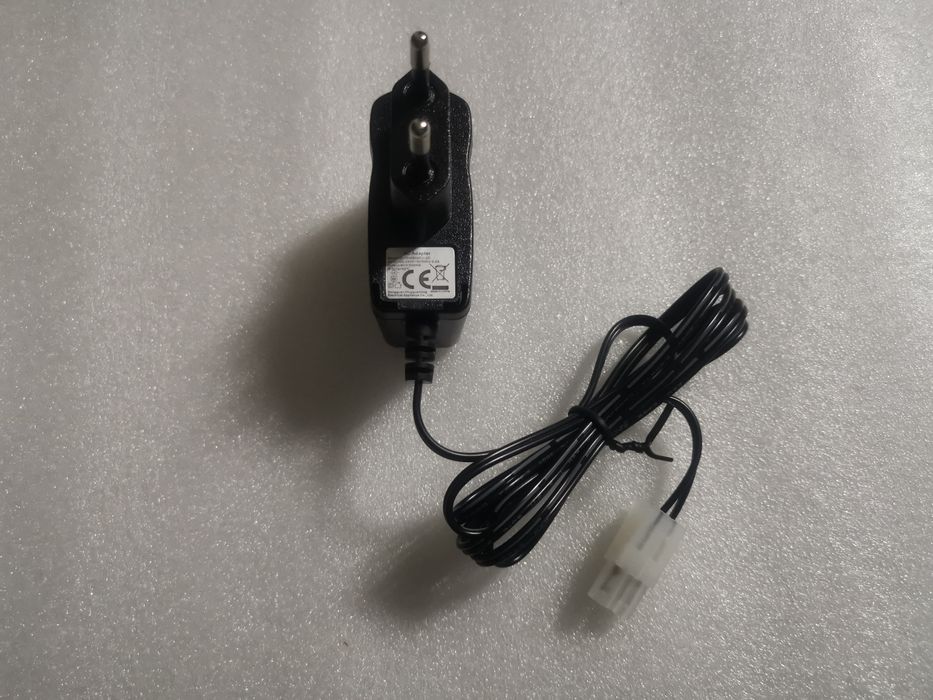 Carregador Ni-MH ou Ni-Cd baterias 7,2V 6 células novo Tamiya T-Deans