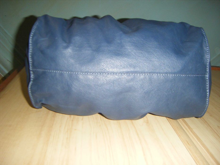 Синяя сумка-хобо на двух ручках