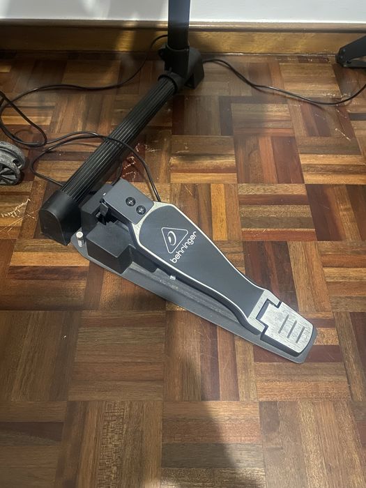 Bateria Eletronica BEHRINGER completa em otimo estadoe em pleno funcionamento