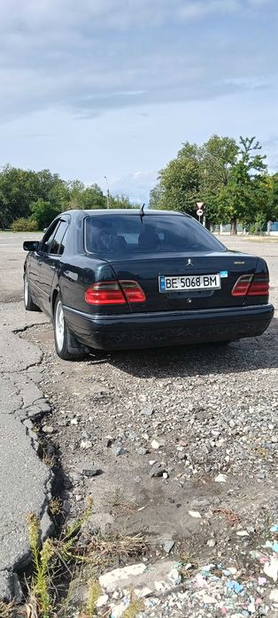 Автомобіль mersedes