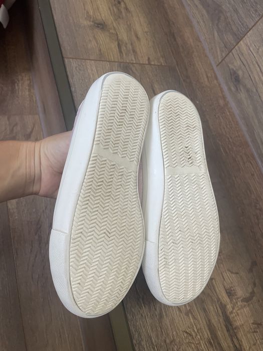 Рожеві кеди для дівчинки