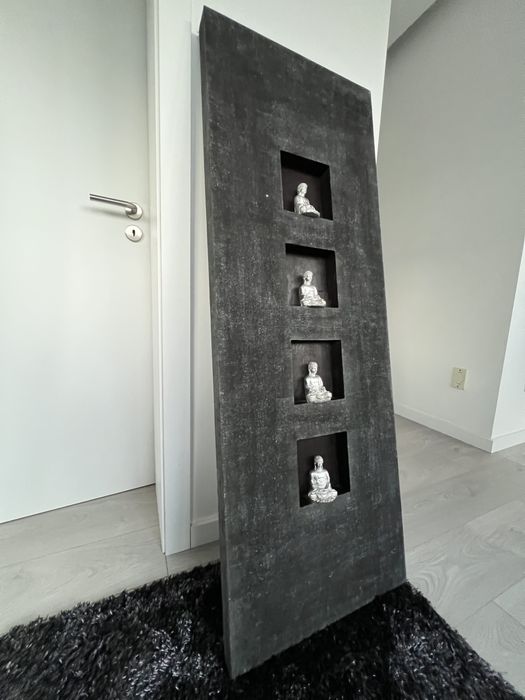 Quadro preto com budas