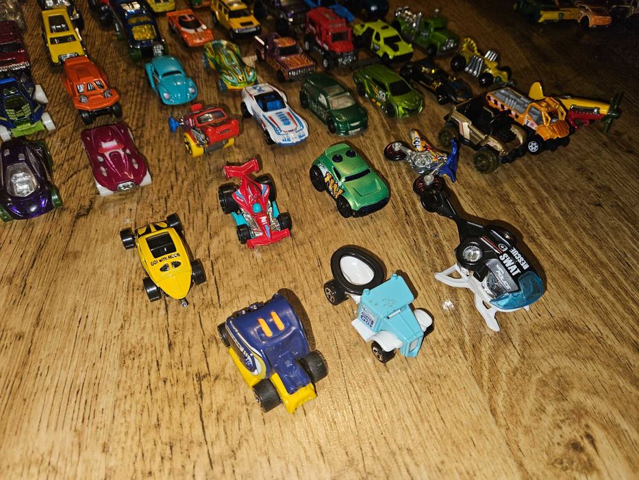 Машинкі hot wheels