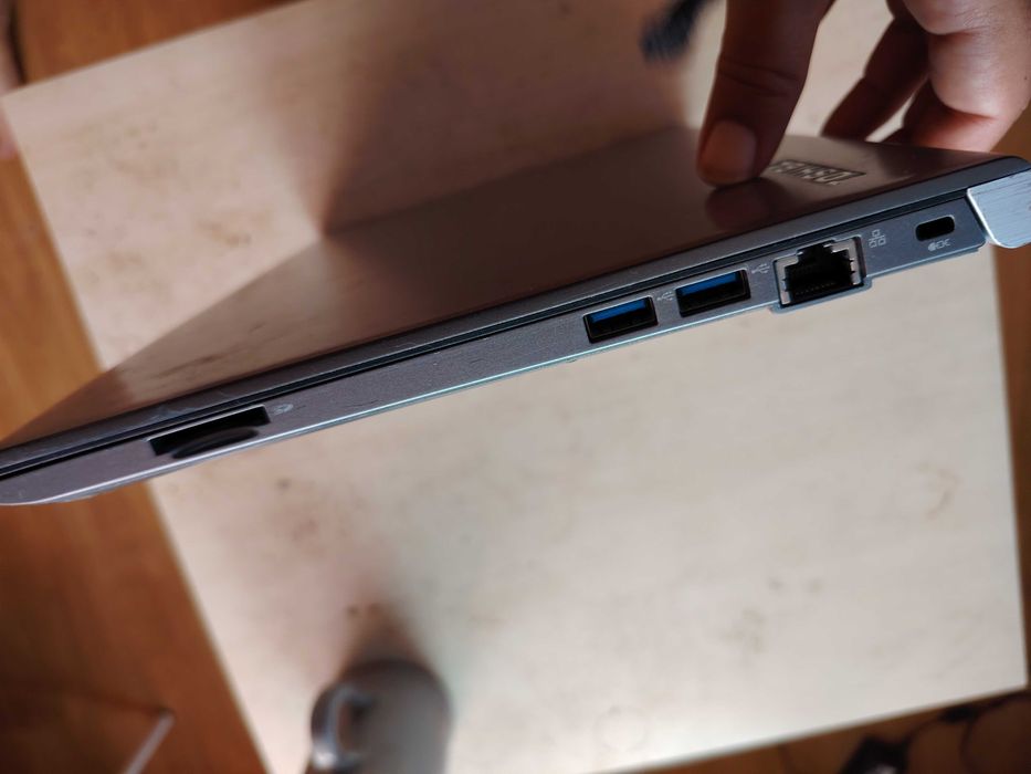 Vendo computador portátil Toshiba de 14 polegadas