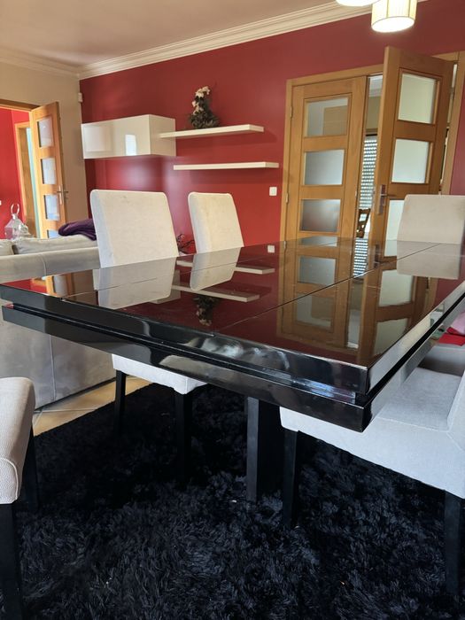 Mesa de sala com 6 cadeiras