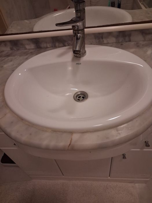 Móvel  e lavatório Roca de casa de banho
