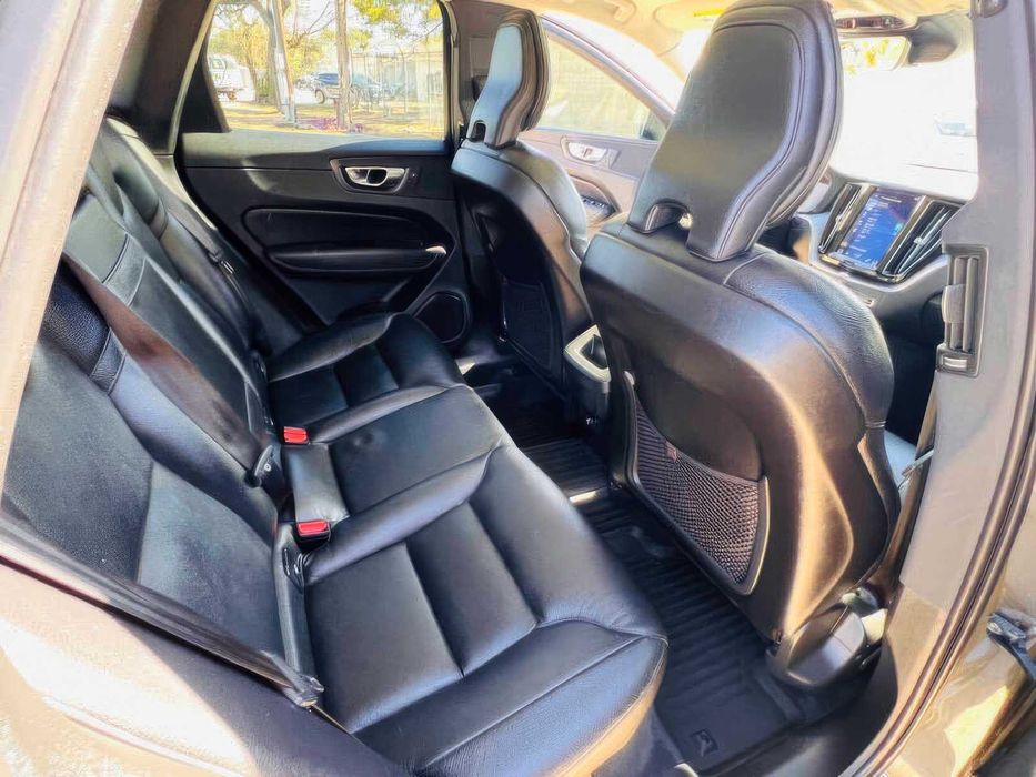 Volvo XC60      2020