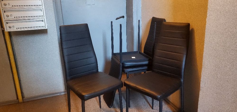 Stoł ze szkalnym czarnym blatem+krzesla