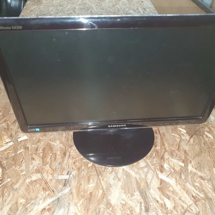 Dois monitores para desocupar