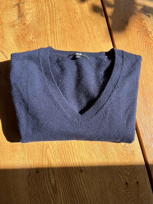 Kaszmirowy sweter marki Uniqlo