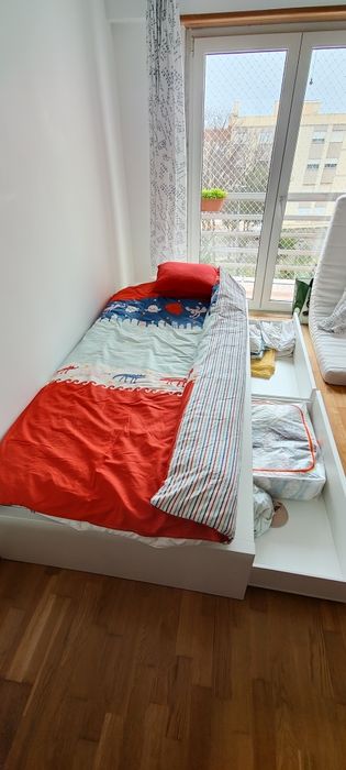 Cama solteiro IKEA com colchão