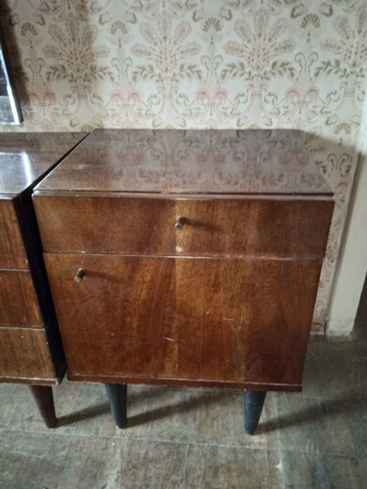 Тумбочка прикроватная